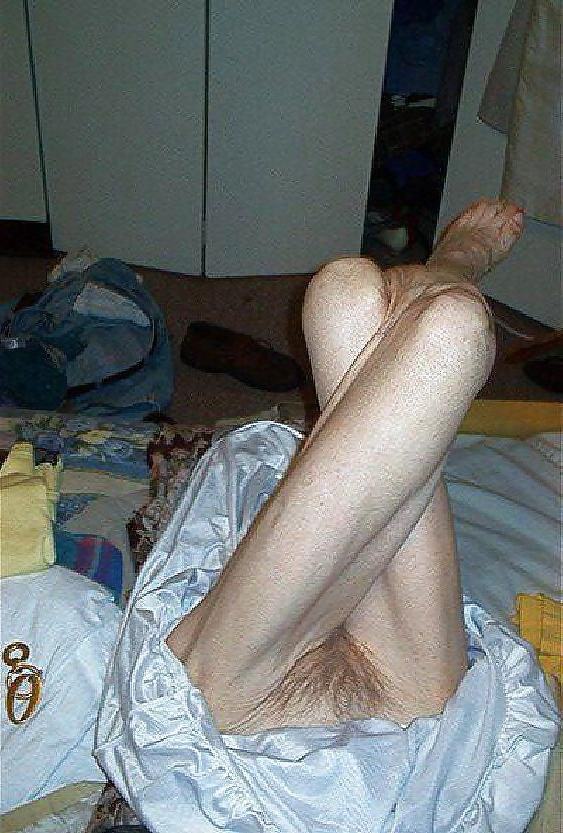 24P EXTREMELY SKINNY AND VERY OLD HAIRY GRANNY