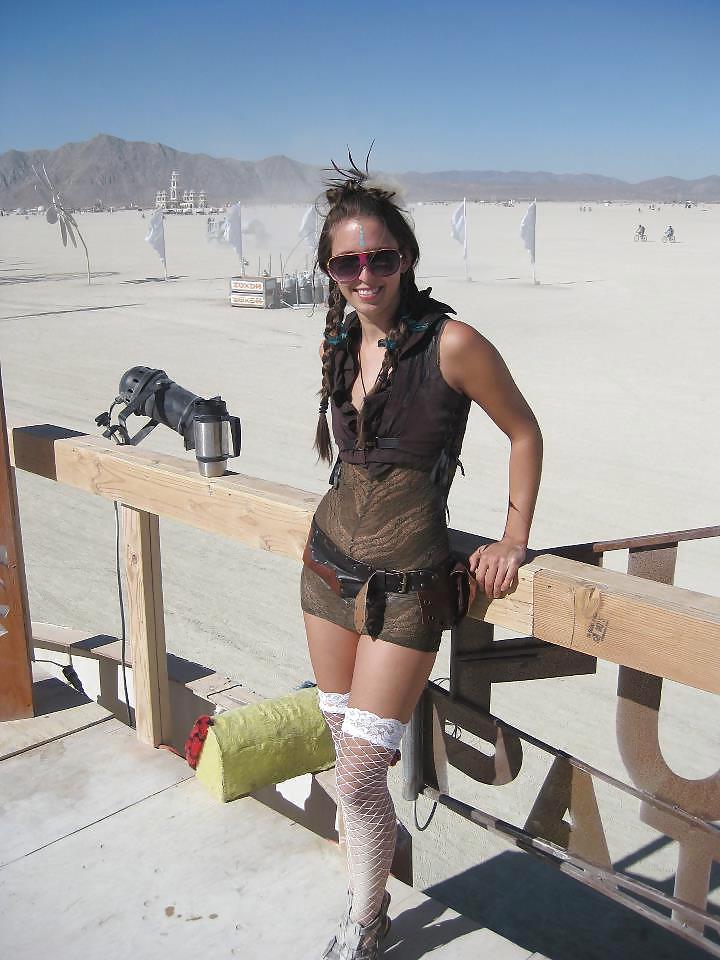 25P RANDOM GIRLS NUDE AND NONE NUDE V1