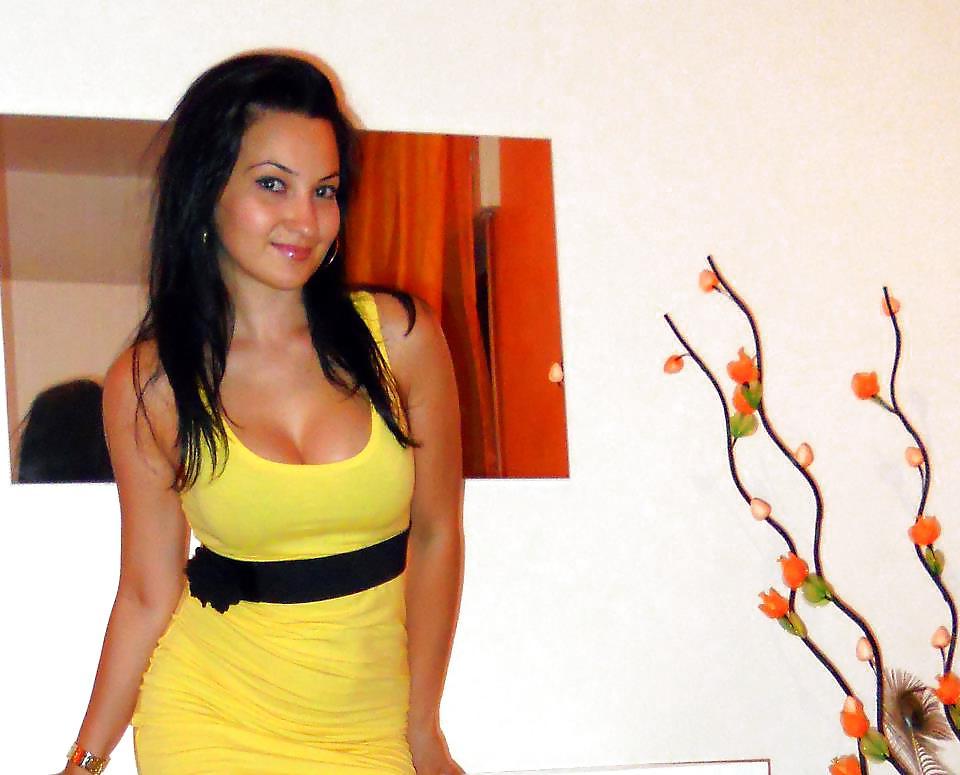 22P Romanian girl: sanda