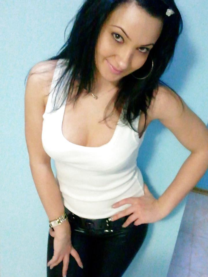 22P Romanian girl: sanda