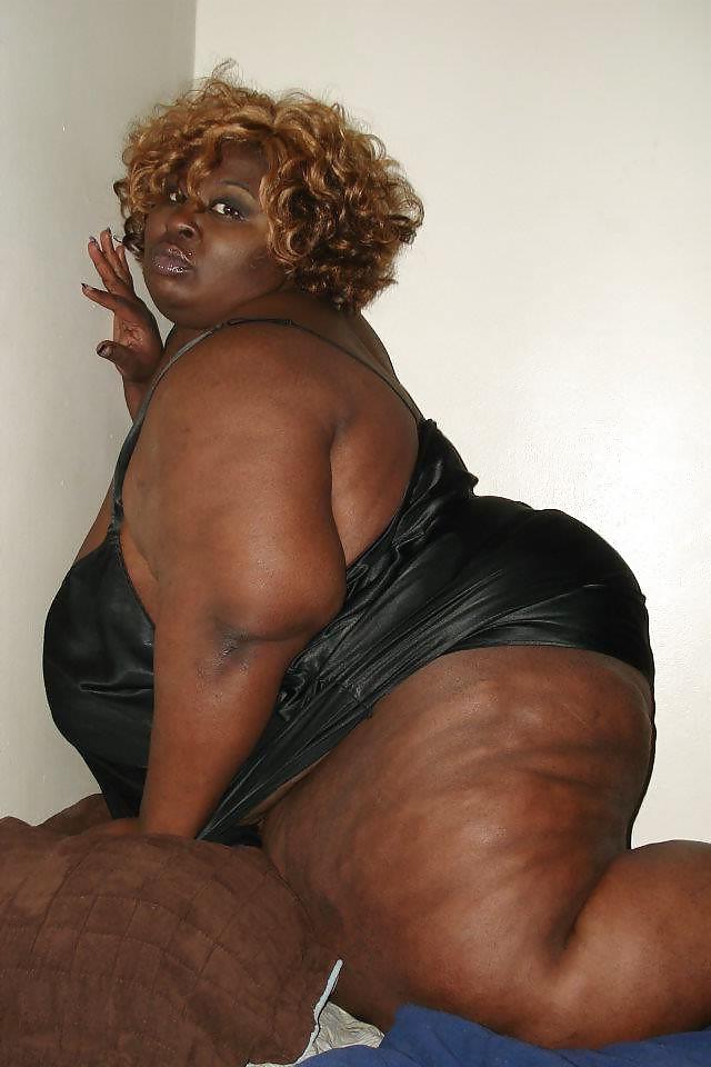 25P Ebony Booty