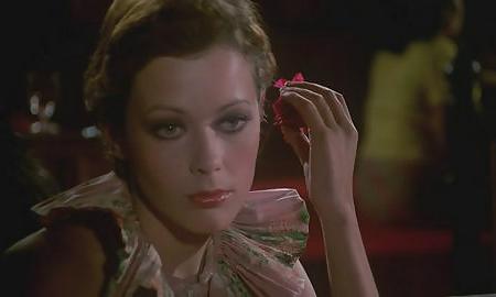 10P Hot Movie 25 :  EMMANNUELLE (1974)