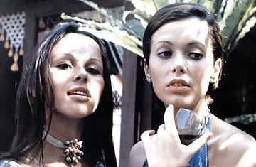 10P Hot Movie 25 :  EMMANNUELLE (1974)