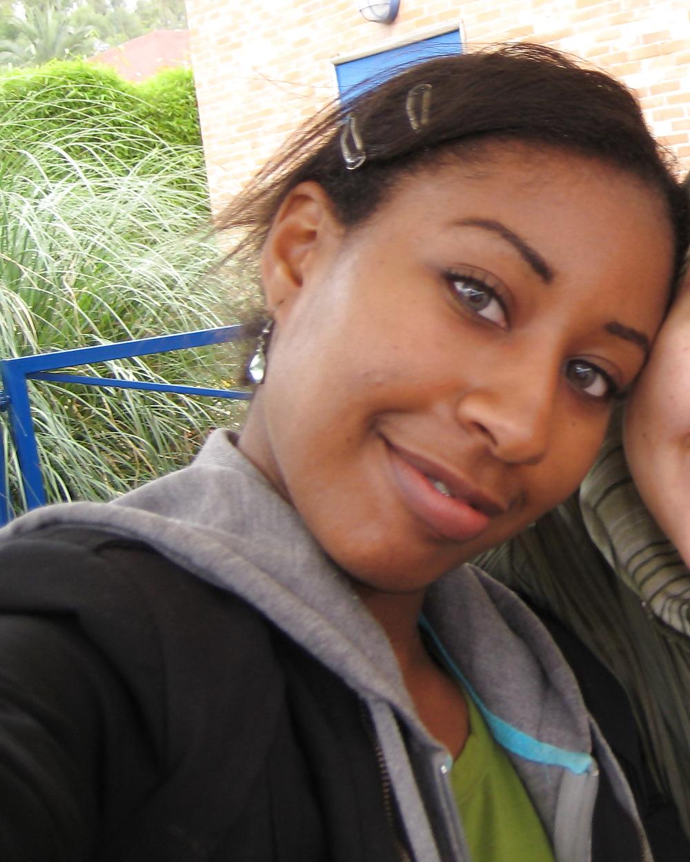 19P Houda Morocco (Black) Girl Cun On Her