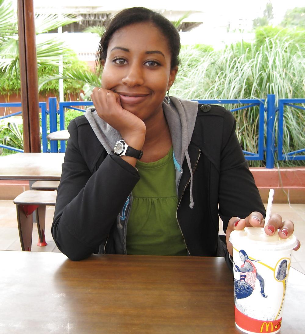 19P Houda Morocco (Black) Girl Cun On Her