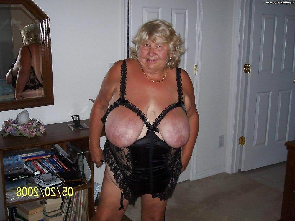 25P Old granny pigs