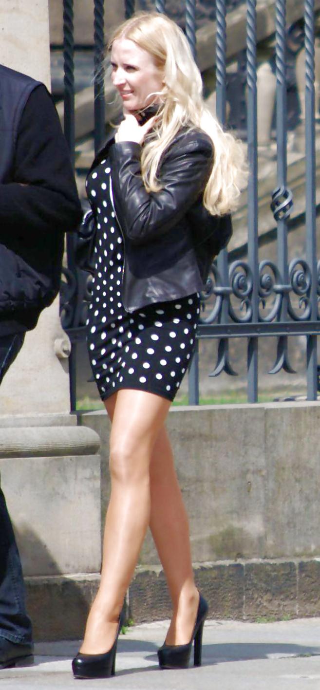 25P In The Streets 099 - Sexy Lady Wearing The Dots