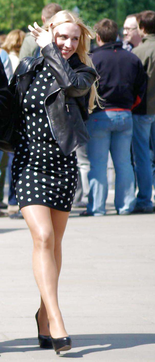25P In The Streets 099 - Sexy Lady Wearing The Dots