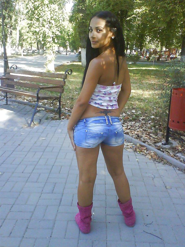 13P Romanian women: Ana
