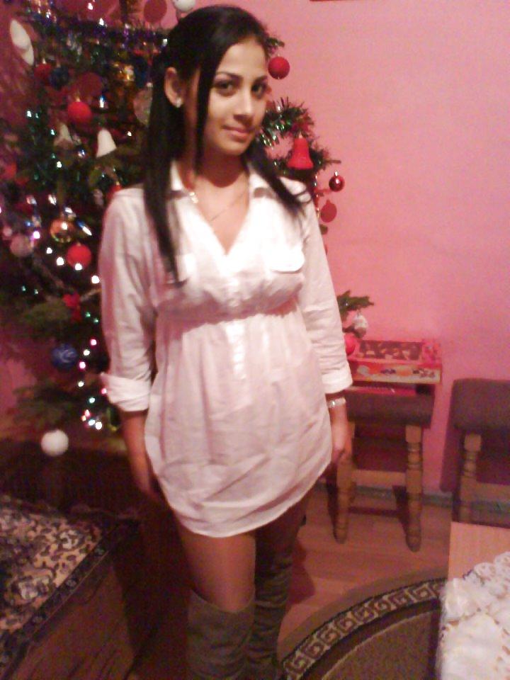 13P Romanian women: Ana