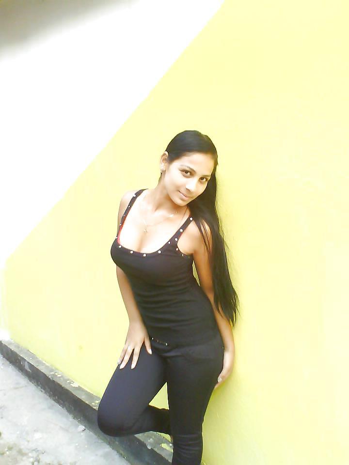 13P Romanian women: Ana