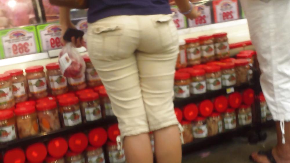 25P Nice big juicy teen bubble butt & ass at the market