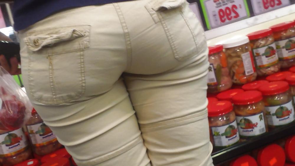 25P Nice big juicy teen bubble butt & ass at the market