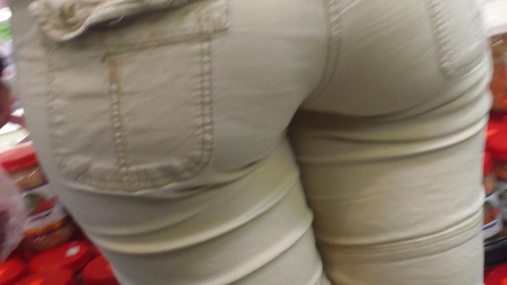 25P Nice big juicy teen bubble butt & ass at the market