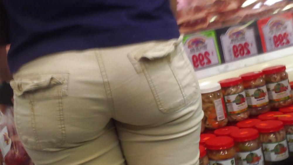 25P Nice big juicy teen bubble butt & ass at the market