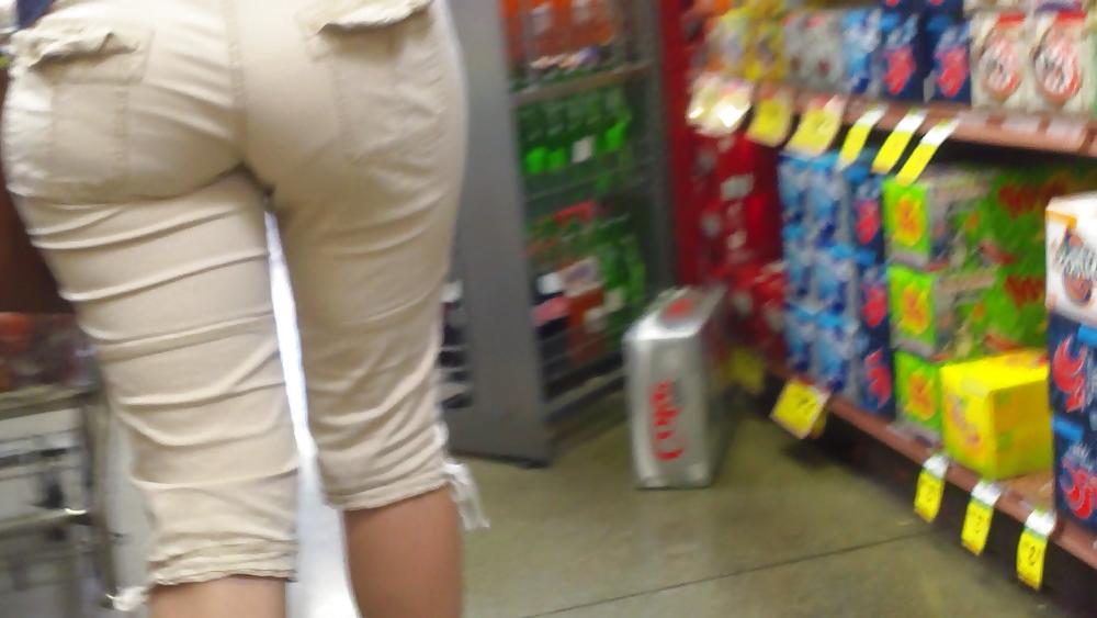 25P Nice big juicy teen bubble butt & ass at the market