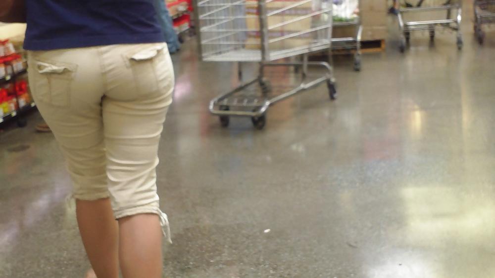 25P Nice big juicy teen bubble butt & ass at the market