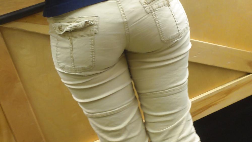 25P Nice big juicy teen bubble butt & ass at the market