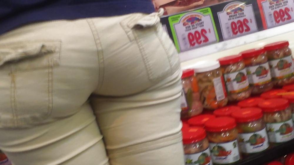 25P Nice big juicy teen bubble butt & ass at the market