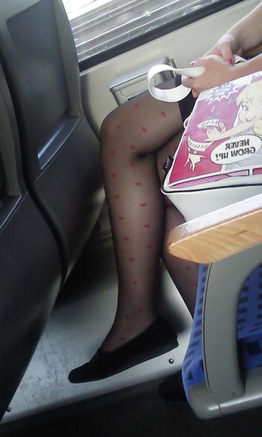 25P Candid- Upskirt