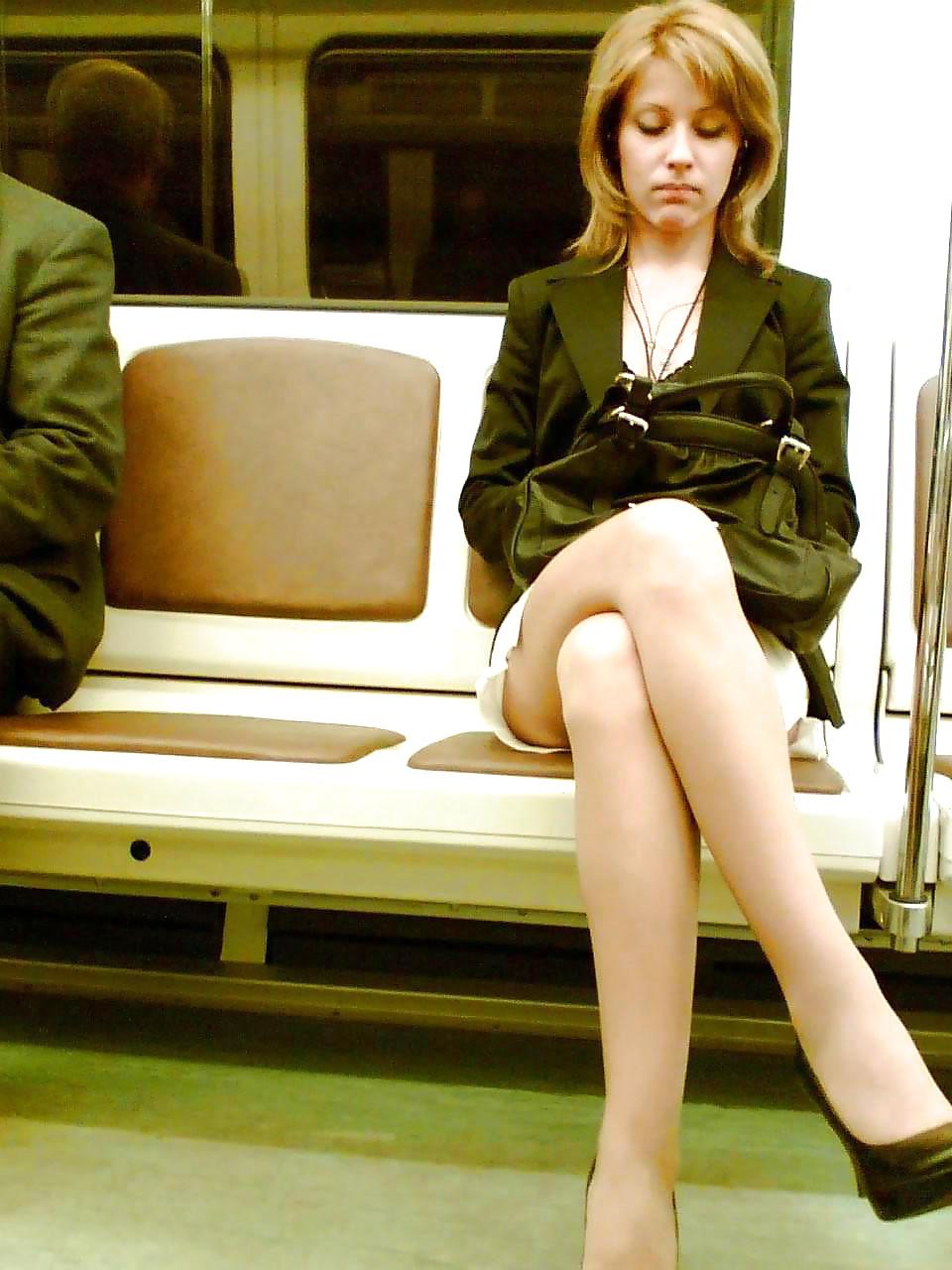 25P Candid- Upskirt