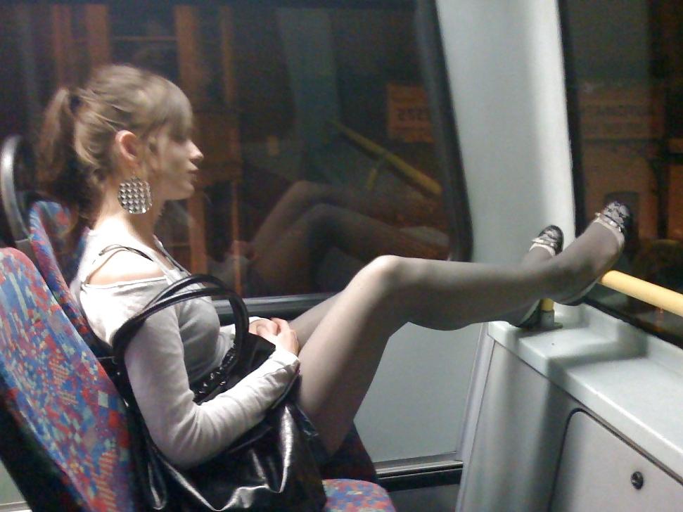 25P Candid- Upskirt