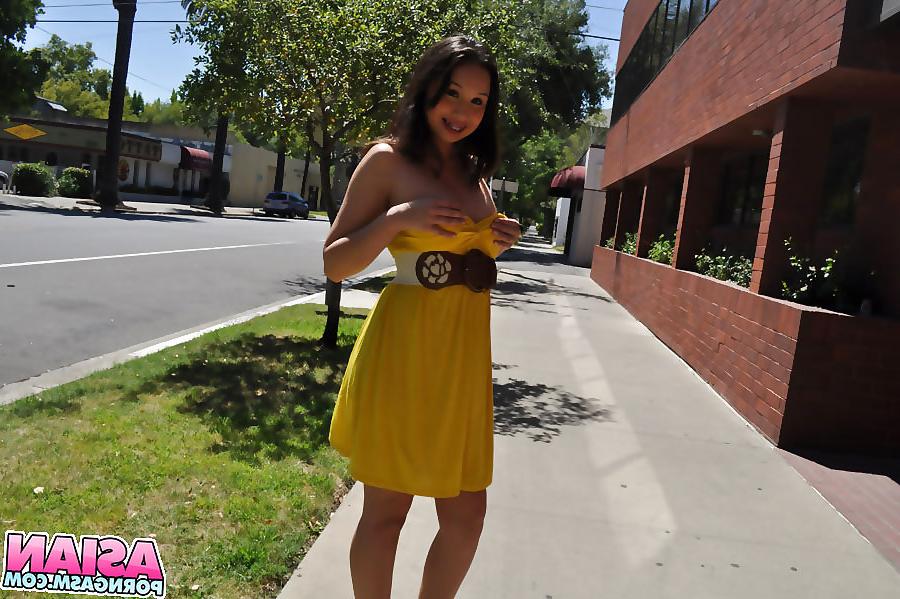 16P Sexy Asian Flashing Outdoors