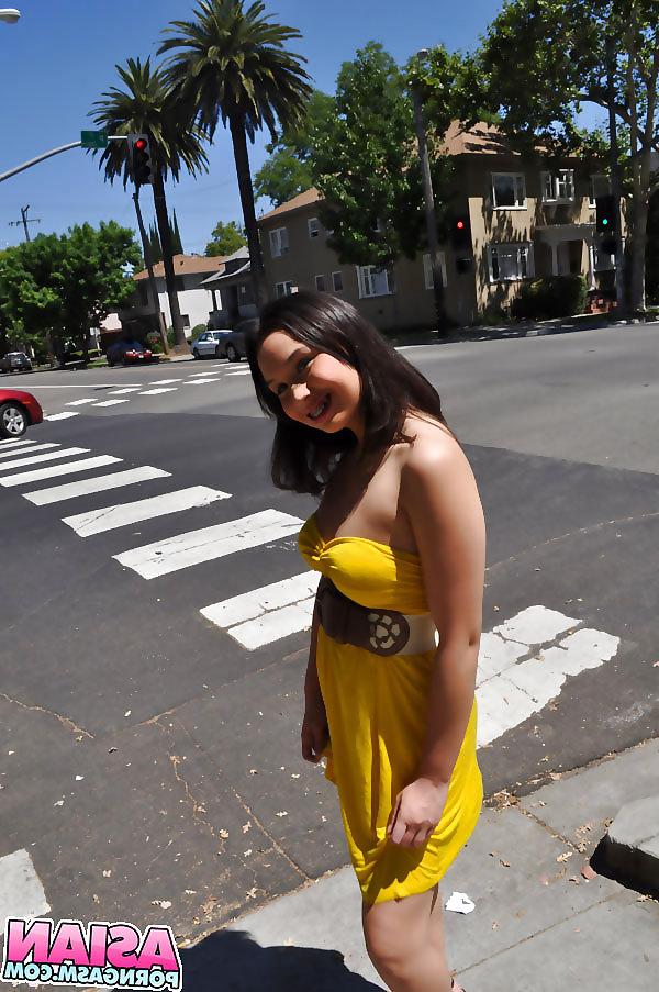 16P Sexy Asian Flashing Outdoors