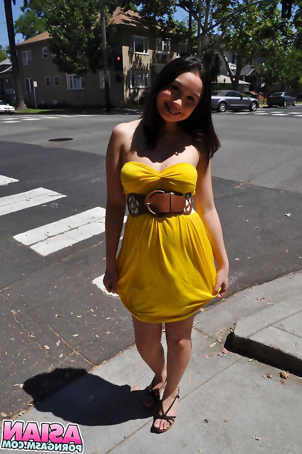 16P Sexy Asian Flashing Outdoors