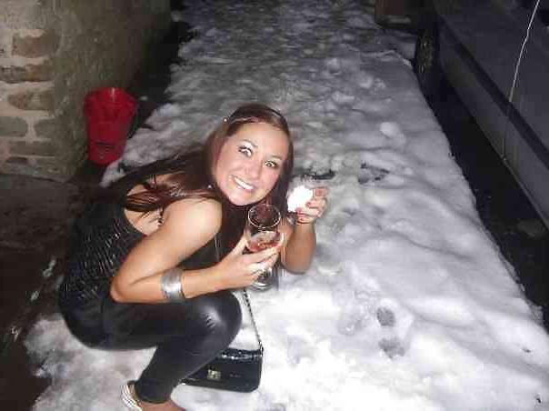 25P Facebook sluts in hot leggings!