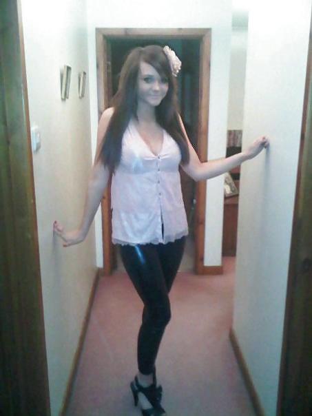 25P Facebook sluts in hot leggings!