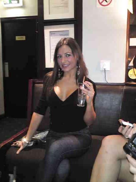 25P Facebook sluts in hot leggings!