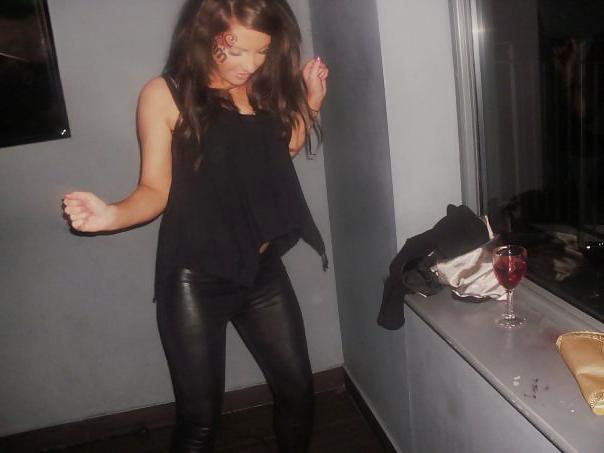 25P Facebook sluts in hot leggings!