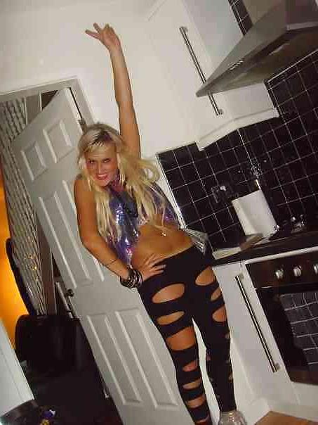 25P Facebook sluts in hot leggings!