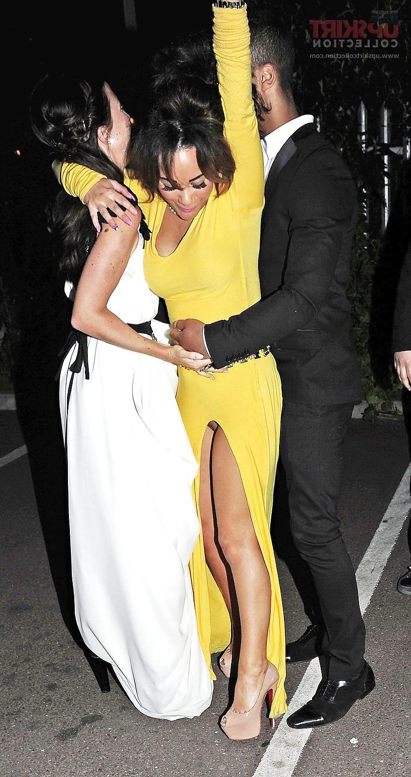10P Celeb upskirt