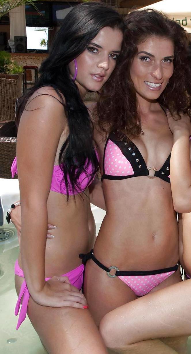 25P Girls in bikini 2