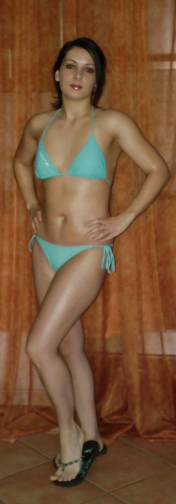 25P Girls in bikini 2