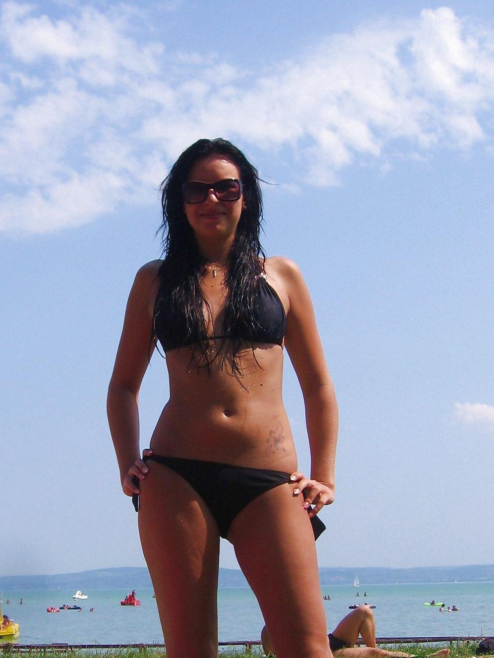 25P Girls in bikini 2
