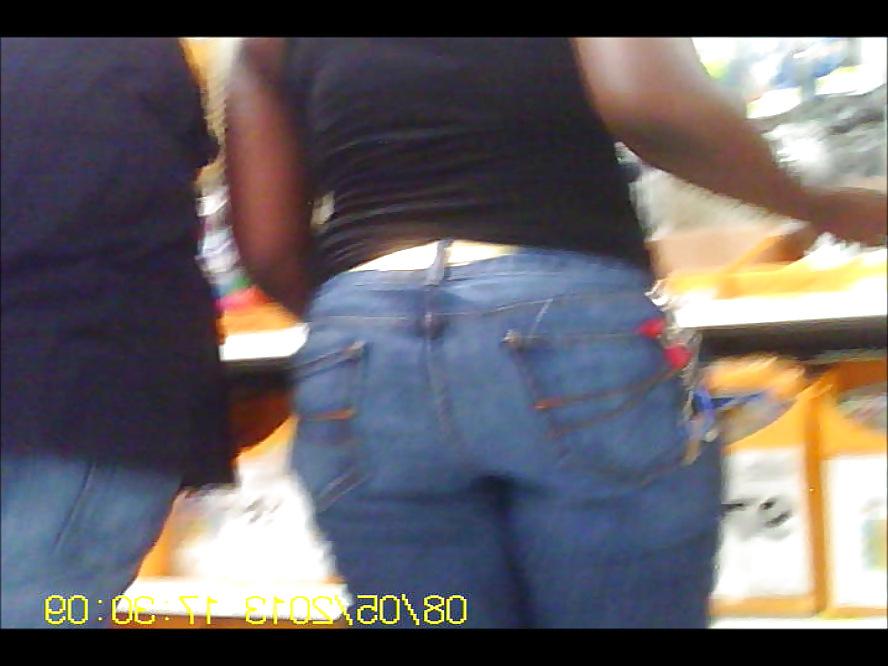 12P Mature Black MILF Tight Bubble Butt