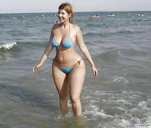25P More voluptuous beauties bursting out of bikinis