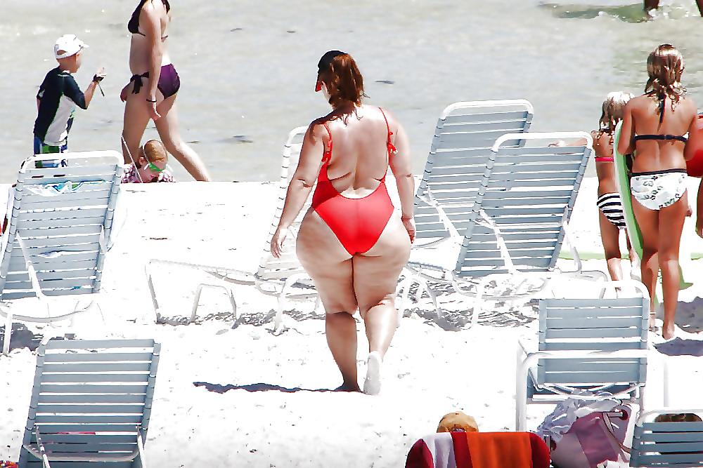 25P More voluptuous beauties bursting out of bikinis