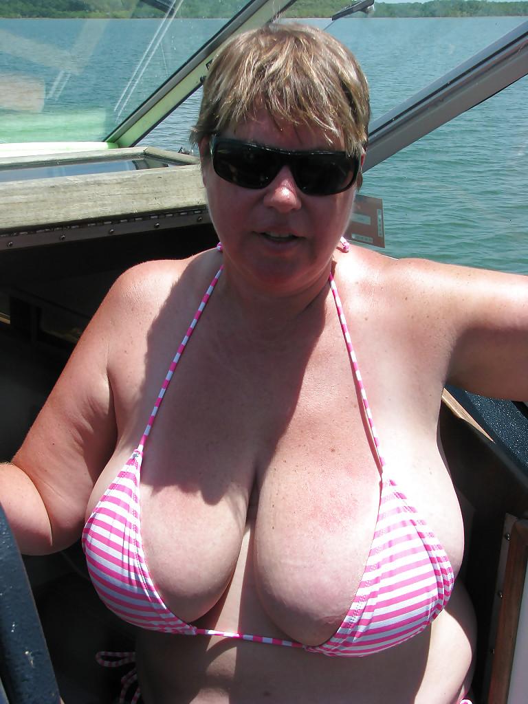 25P More voluptuous beauties bursting out of bikinis