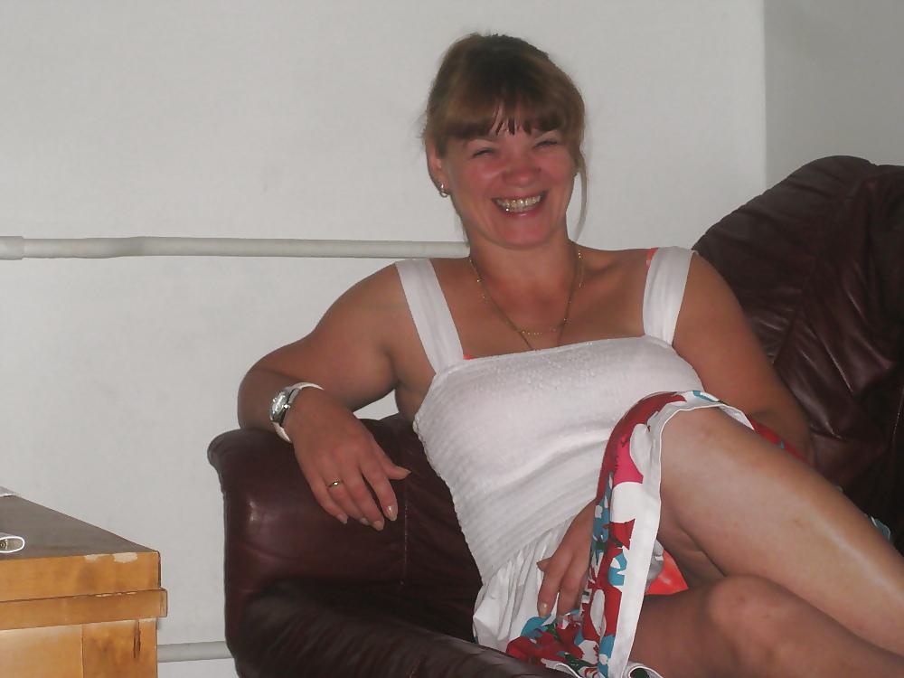 25P Upskirt babes more panty flashers :)