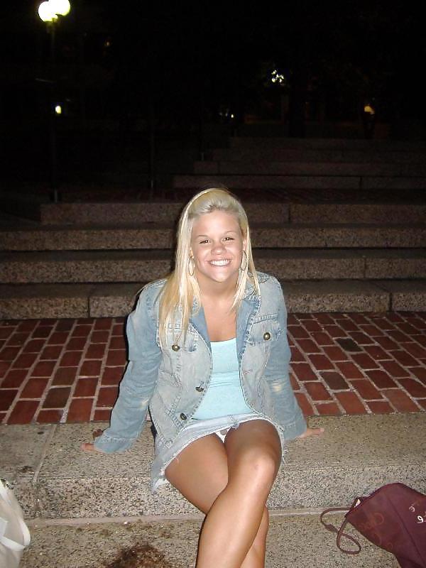 25P Upskirt babes more panty flashers :)