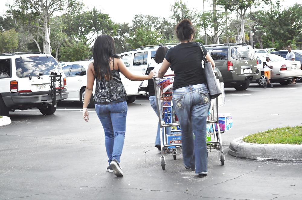 9P Chubby mom not her Chubby daughter Loading Groceries
