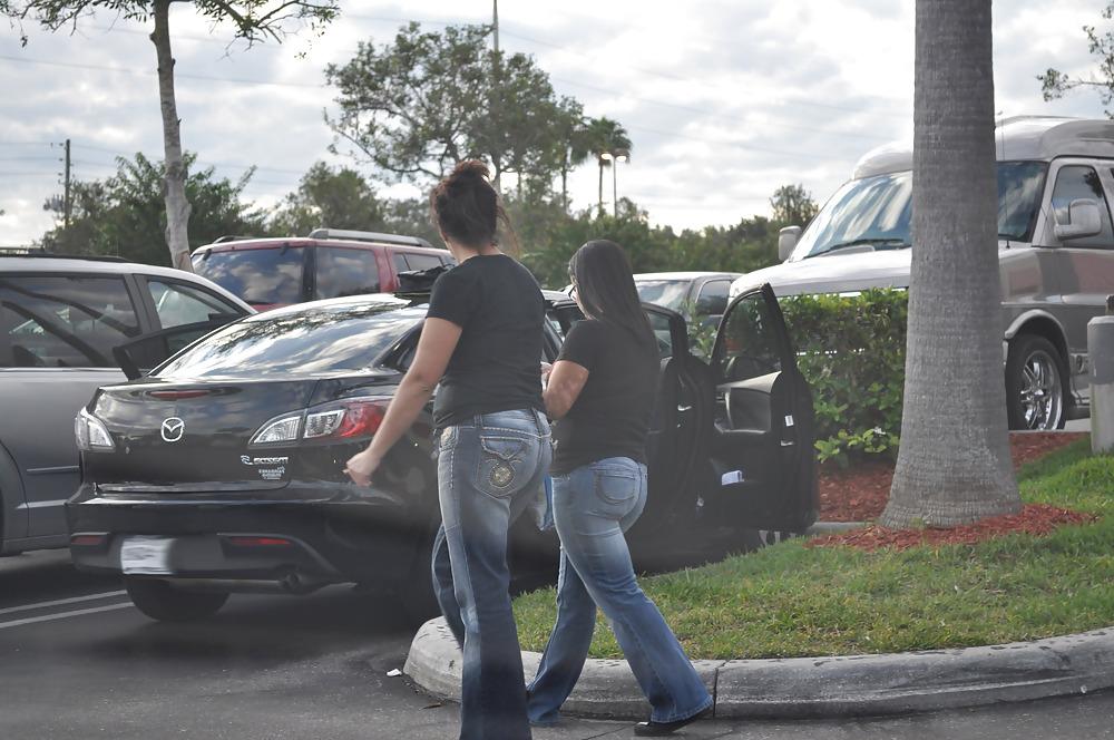 9P Chubby mom not her Chubby daughter Loading Groceries