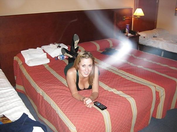 19P Sexy blonde non nude