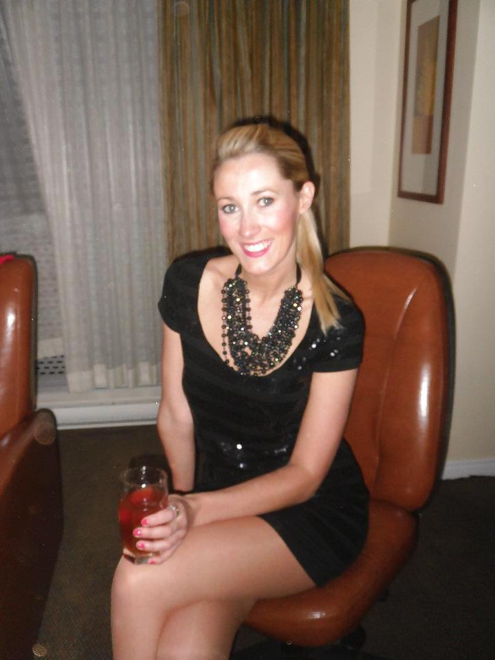 19P Sexy blonde non nude