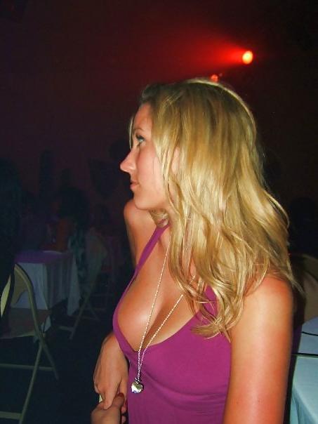 19P Sexy blonde non nude