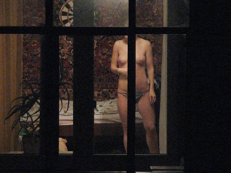 25P Neighbour nude voyeur